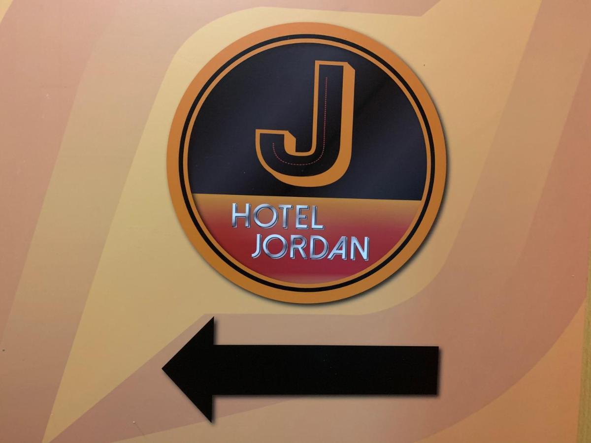 J Hotel Гонконг Экстерьер фото
